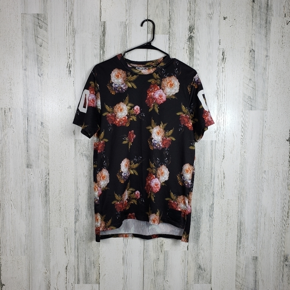 On the byas floral tshirt size small